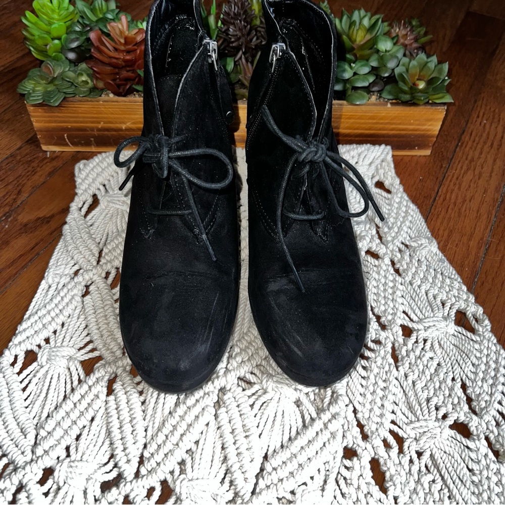 dv by Dolce Vita • Lace up Terri booties